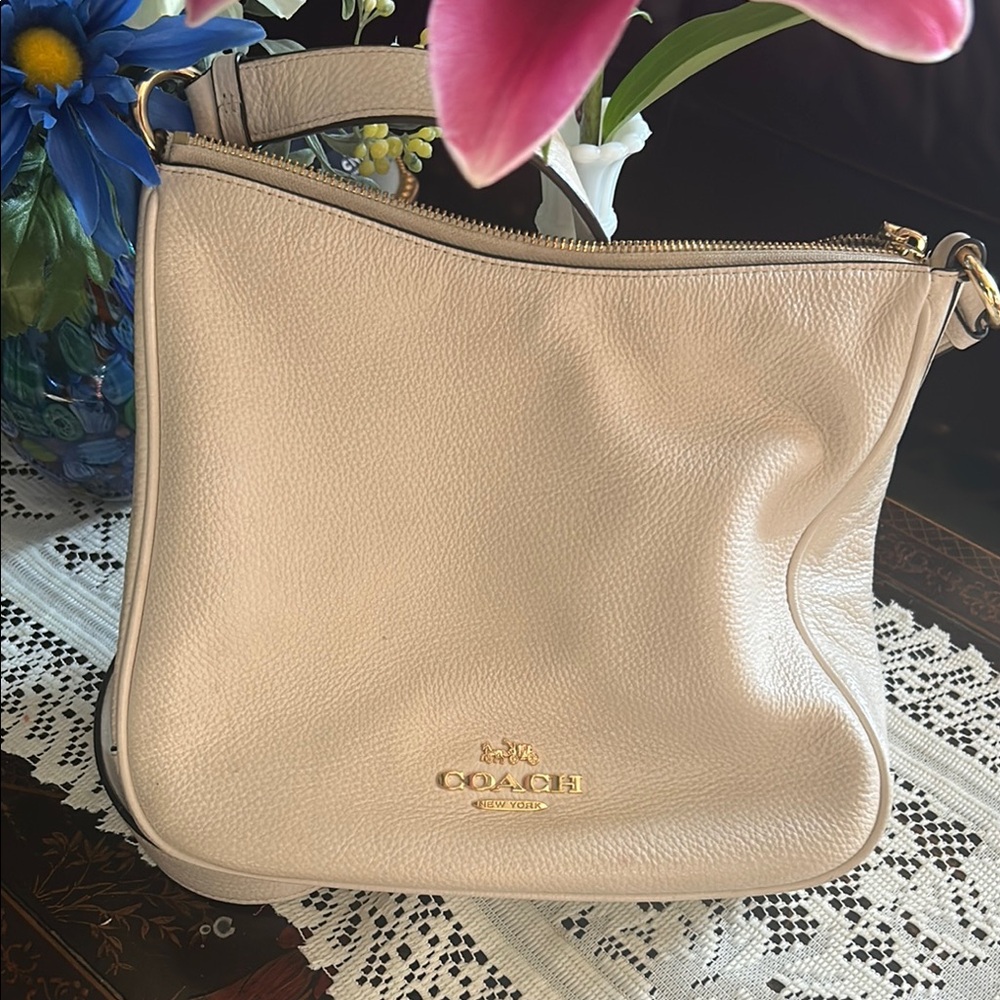 Coach White Leather Shoulder Bag with Pebbled Texture